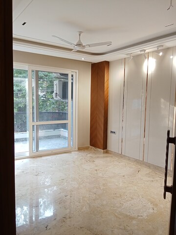 Room in 3 BHK Builder Floor at Safdarjung Enclave – for Sale