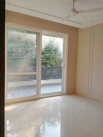 Room in 3 BHK Builder Floor at Safdarjung Enclave – for Sale