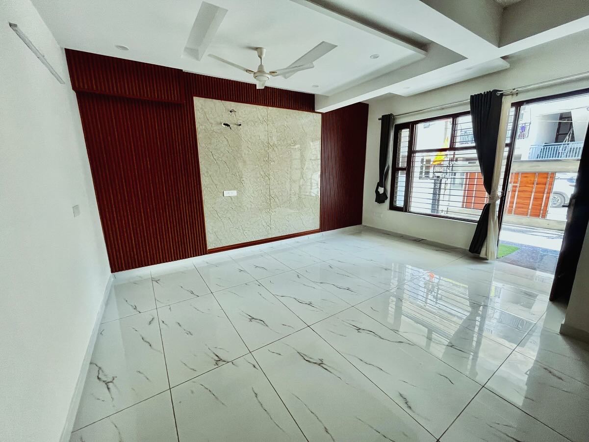 4 BHK + Servant Room Villa For Sale in D R Estate