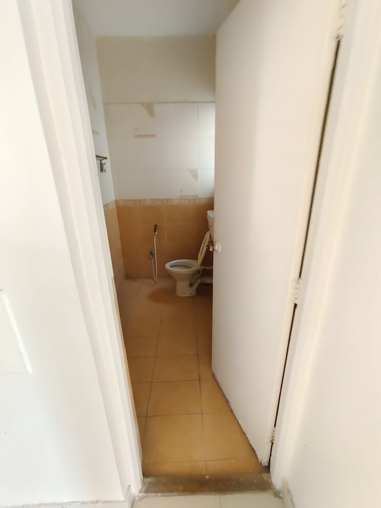 Bathroom, goel-ganga-carnation 3 Bedroom 1620 Sq.Ft. Apartment In Koregaon Park Pune 8409282