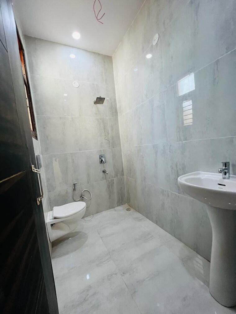 Bathroom, sector 124 1 Bedroom 648 Sq.Ft. Builder Floor In Sector 124 Mohali 8409285