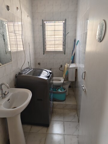 Master Bedroom in 1.5 BHK Apartment at Rahul Terrace, Koregaon Park – for Rent
