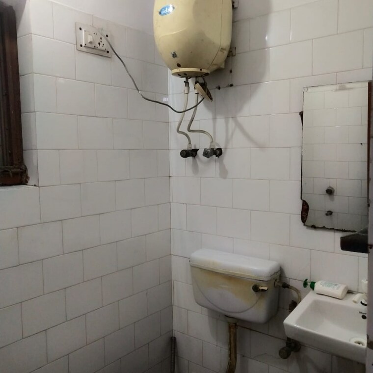 Bathroom, sector 19 6+ Bedroom 167 Sq.Mt. Villa In Sector 19 Noida 8409310