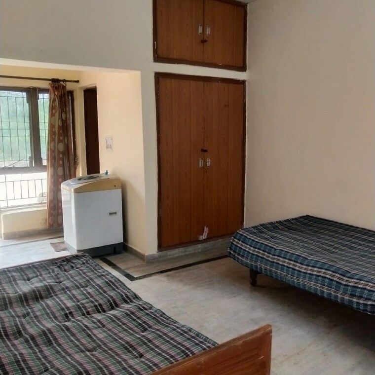 Bedroom, sector 19 6+ Bedroom 167 Sq.Mt. Villa In Sector 19 Noida 8409310