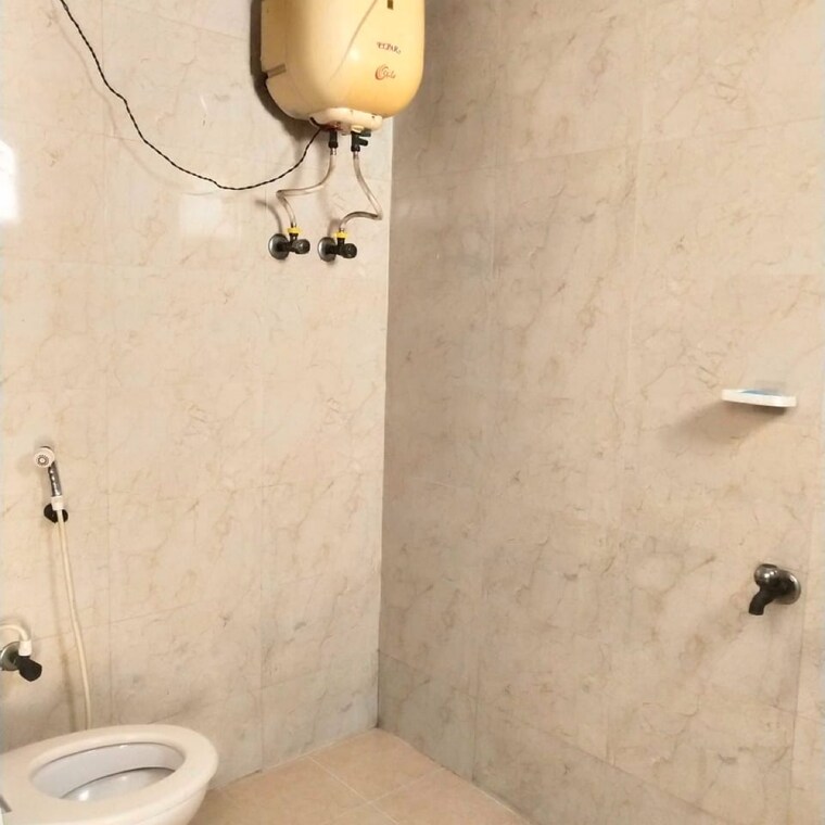 Bathroom, sector 19 6+ Bedroom 167 Sq.Mt. Villa In Sector 19 Noida 8409310