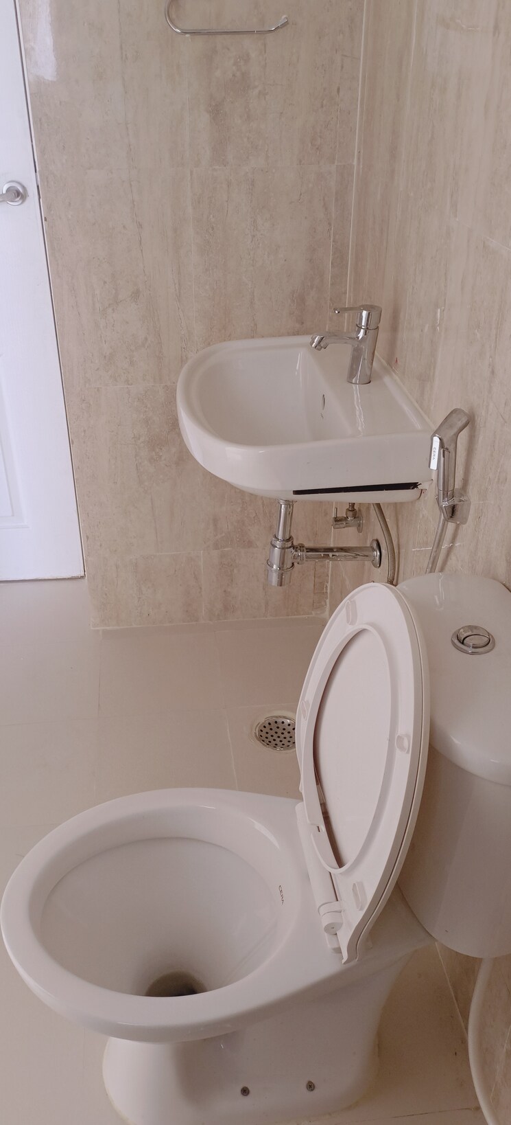 Bathroom, ansal-sushant-golf-city 3.5 Bedroom 2010 Sq.Ft. Apartment In Sushant Golf City Lucknow 8409390