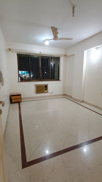 Room in 3 BHK Apartment at K Raheja Vihar, Powai – for Rent