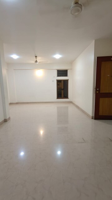 Room in 3 BHK Apartment at K Raheja Vihar, Powai – for Rent