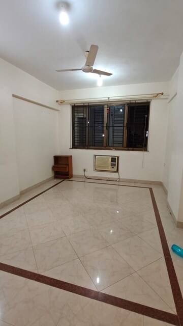 Room in 3 BHK Apartment at K Raheja Vihar, Powai – for Rent