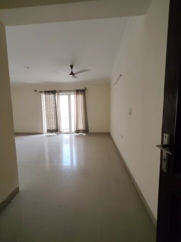 Room in 3 BHK Apartment at Vip Road – for Rent