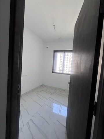 Room in 2 BHK Apartment at Risland The Icon, Dhokali – for Rent