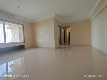 Room in 2 BHK Apartment at Paradise Sai World City Phase 2, New Panvel – for Rent