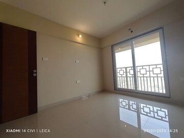 Room in 2 BHK Apartment at Paradise Sai World City Phase 2, New Panvel – for Rent