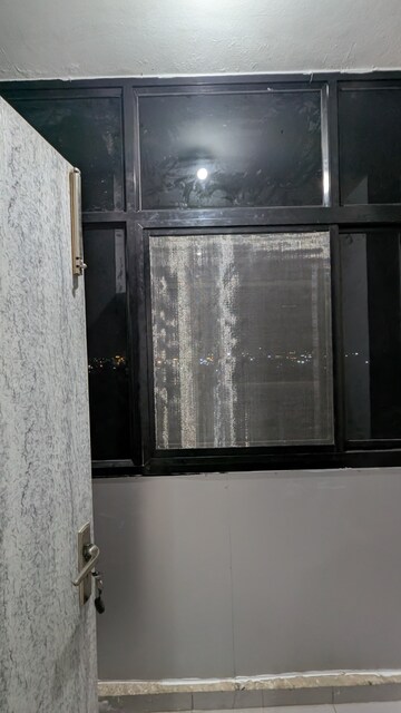 Furnished Amenities in 2.5 BHK Apartment at Omaxe New Heights, Sector 78 – for Rent