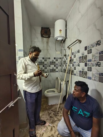 Master Bedroom in 2 BHK Builder Floor at Kalkaji – for Rent
