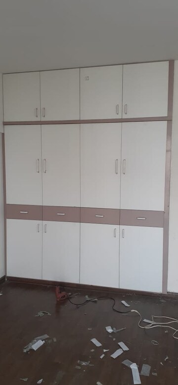 Furnished Amenities in 3 BHK Apartment at BPTP Discovery Park, Sector 80 – for Rent