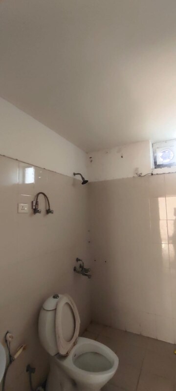 Room in 3 BHK Builder Floor at Vatika India Next Iris Floors, Sector 82 – for Rent