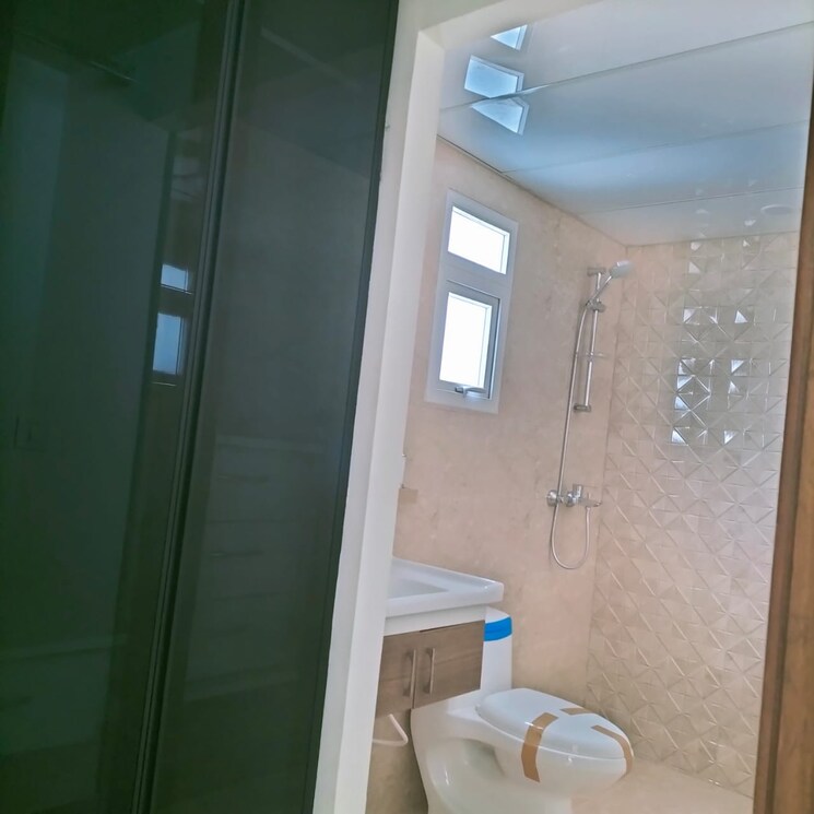 Bathroom, tulip-yellow 3 Bedroom 1704 Sq.Ft. Apartment In Sector 69 Gurgaon 8409648