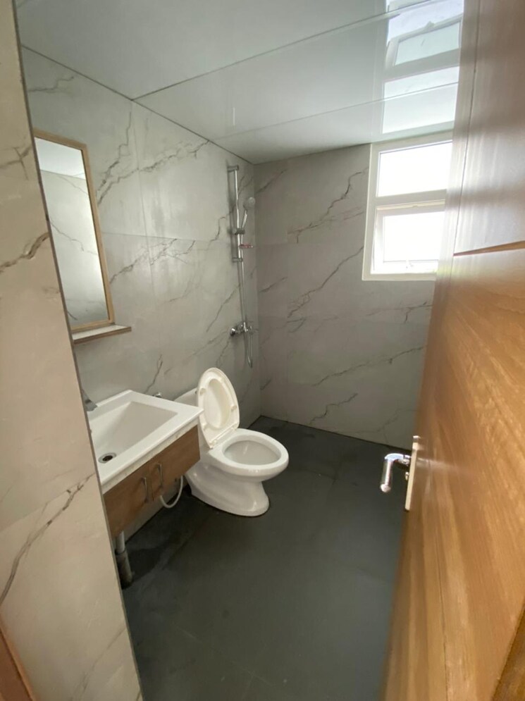 Bathroom, tulip-yellow 3 Bedroom 1704 Sq.Ft. Apartment In Sector 69 Gurgaon 8409648
