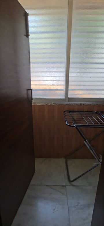 Furnished Amenities in 2 BHK Apartment at Mahim West – for Rent
