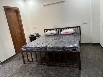 Bedroom in 2.5 BHK Builder Floor at Green Park – for Rent