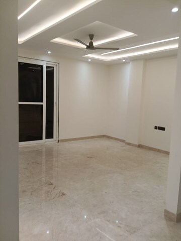 Room in 3 BHK Apartment at Solutrean Caladium, Sector 109 – for Rent