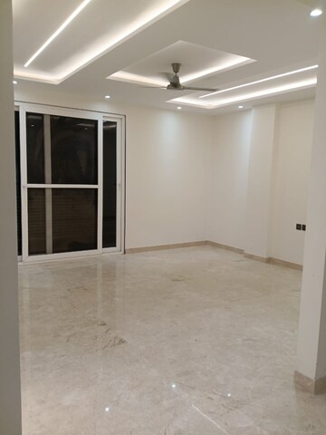 Room in 3 BHK Apartment at Solutrean Caladium, Sector 109 – for Rent