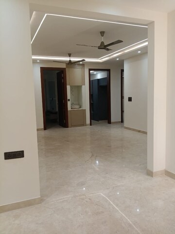Room in 3 BHK Apartment at Solutrean Caladium, Sector 109 – for Rent