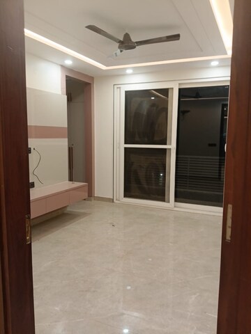 Room in 3 BHK Apartment at Solutrean Caladium, Sector 109 – for Rent
