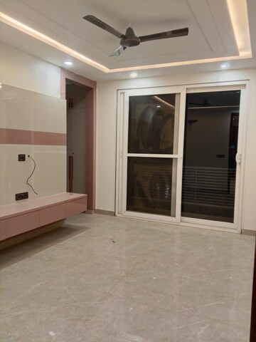 Room in 3 BHK Apartment at Solutrean Caladium, Sector 109 – for Rent