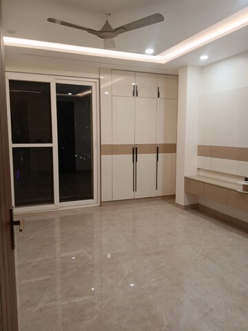 Room in 3 BHK Apartment at Solutrean Caladium, Sector 109 – for Rent