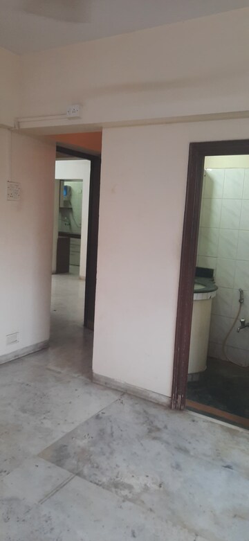 Room in 2 BHK Apartment at Shashtri Nagar – for Rent