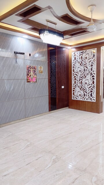 Room in 4 BHK Builder Floor at Ashoka Enclave 3, Sector 35 – for Rent