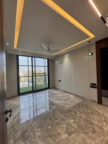 Room in 4 BHK Builder Floor at Saket – for Rent
