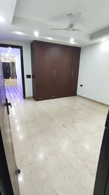 Room in 3 BHK Apartment at Hauz Khas – for Rent