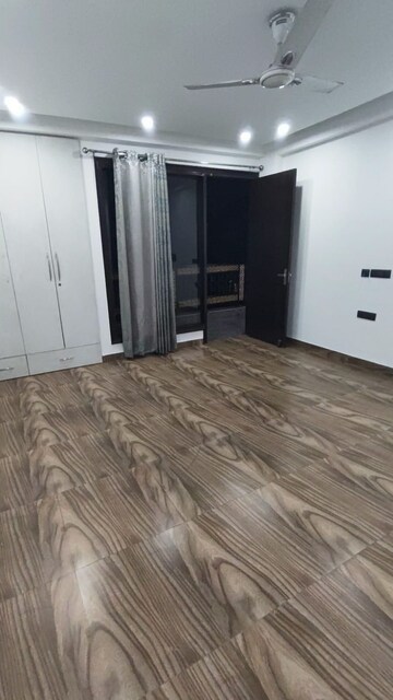 Room in 3 BHK Apartment at Hauz Khas – for Rent