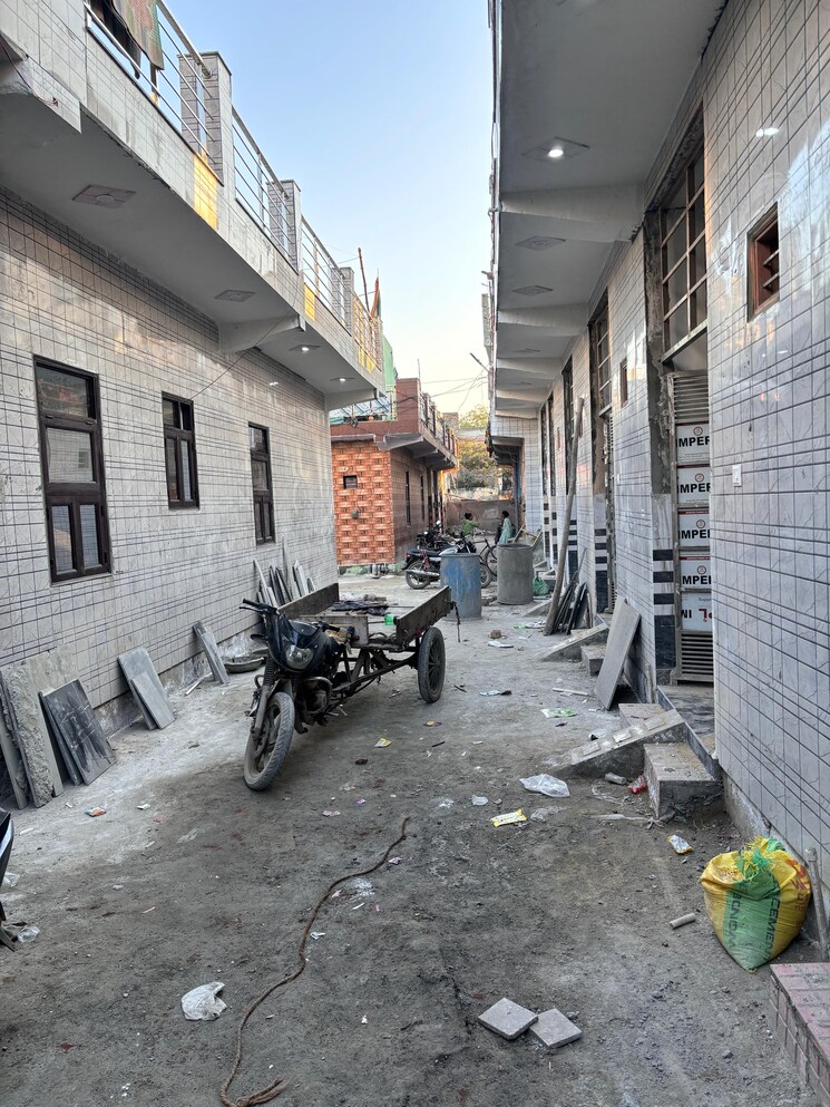  Parking, sector 52 2 Bedroom 53 Sq.Yd. Independent House In Sector 52 Faridabad 8409816