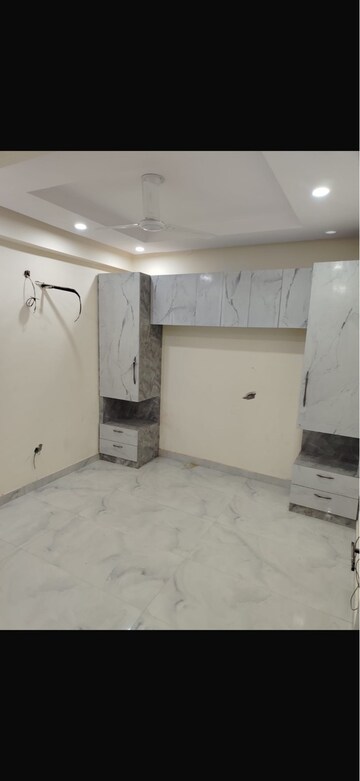 Room in 3 BHK Builder Floor at Mahavir Enclave 1 – for Sale