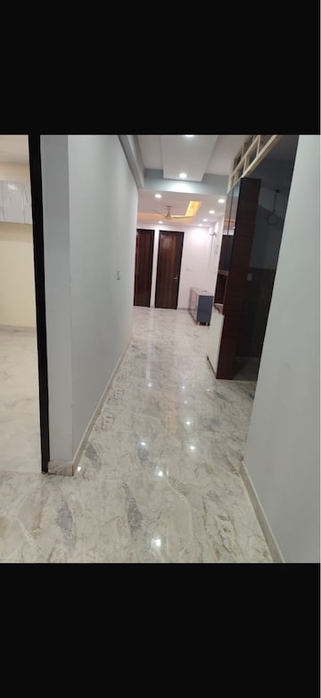 Building Lobby in 3 BHK Builder Floor at Mahavir Enclave 1 – for Sale