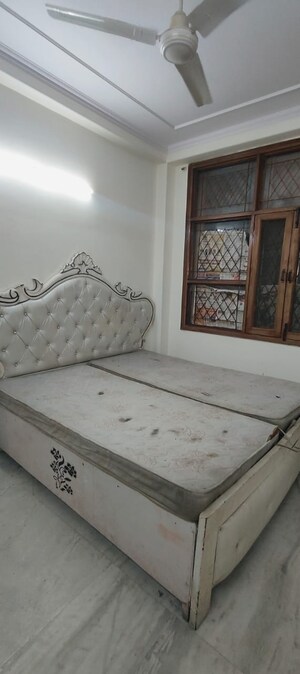 Bedroom in 2 BHK Apartment at Dlf Phase iv – for Sale