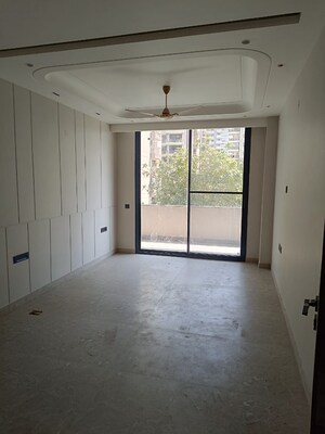 Room in 2 BHK Apartment at Dlf Phase iv – for Sale