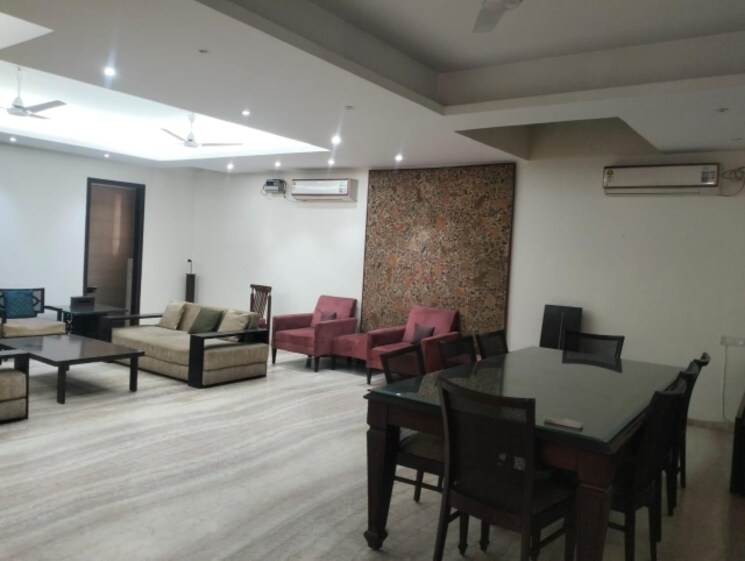 Gym, tulip-mall 3 Bedroom 200 Sq.Mt. Independent House In Sector 46 Noida 8409892