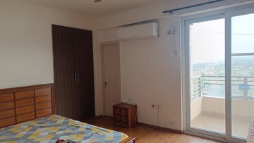 Room in 3 BHK Apartment at Tulip Violet, Sector 69 – for Rent