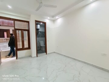 Room in 2 BHK Builder Floor at Saket – for Rent