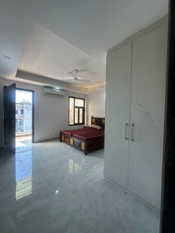 Room in 3 BHK Builder Floor at Saket – for Rent