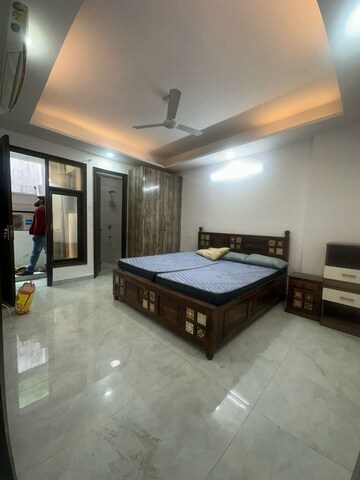 Room in 3 BHK Builder Floor at Saket – for Rent