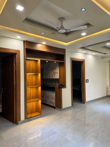 Room in 3.5 BHK Independent House at RWA Apartments Sector 50, Sector 50 – for Rent