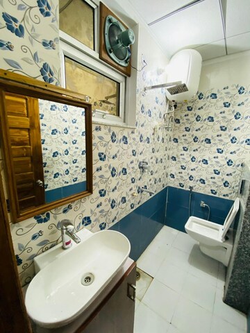 Attached Bathroom in 4 BHK Apartment at SAS Tower, Sector 38 – for Rent