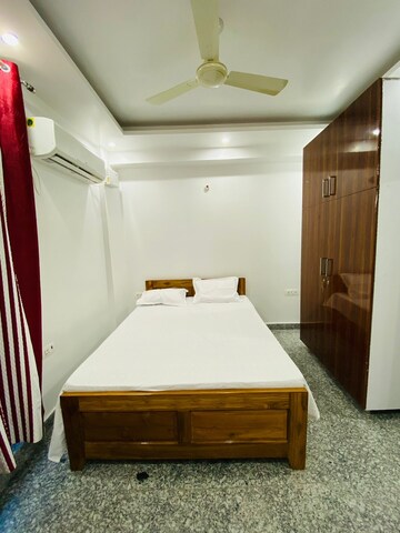 Bedroom in 4 BHK Apartment at SAS Tower, Sector 38 – for Rent