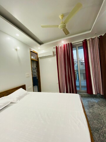 Bedroom in 4 BHK Apartment at SAS Tower, Sector 38 – for Rent
